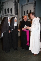 Peter Julien Henry mit dem Sekret�r des Erzbischof und Schwestern